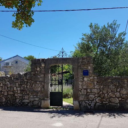 יאדראנובו Holiday Home Banalu מראה חיצוני תמונה